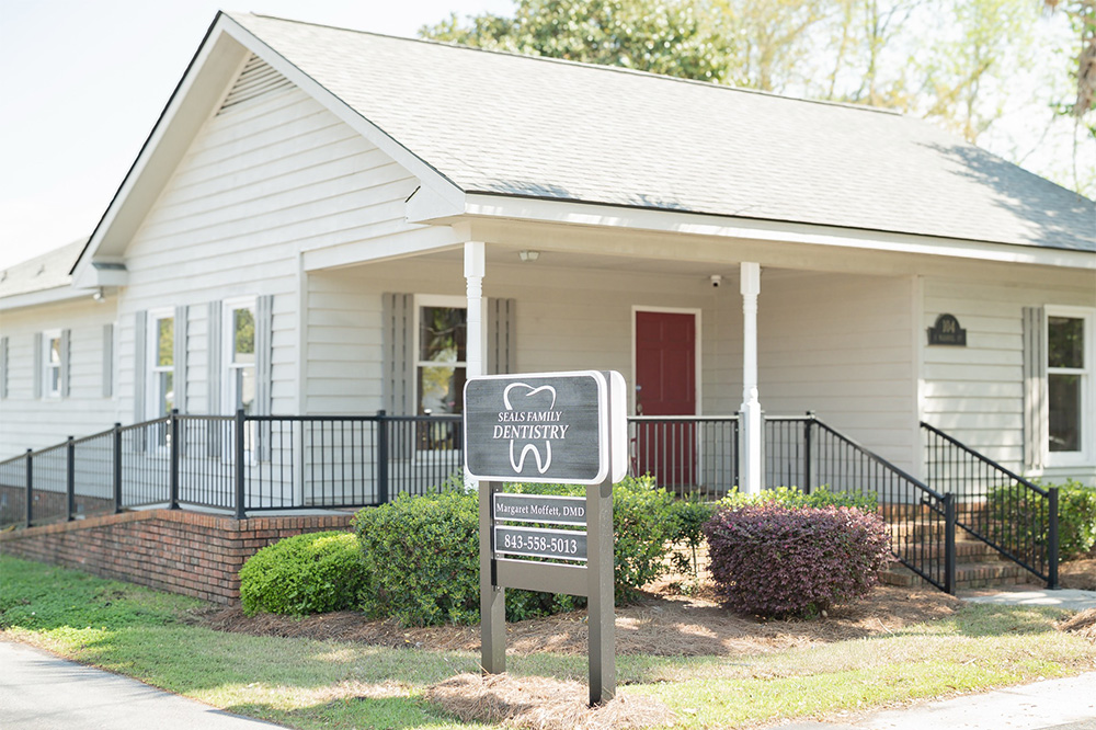 Seals Family Dentistry | Ceramic Crowns, Periodontal Treatment and Oral Cancer Screening